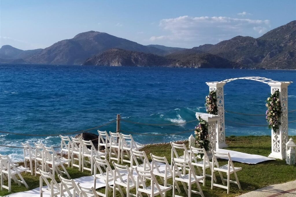 Lykia-resort-wedding-seating-and-sea